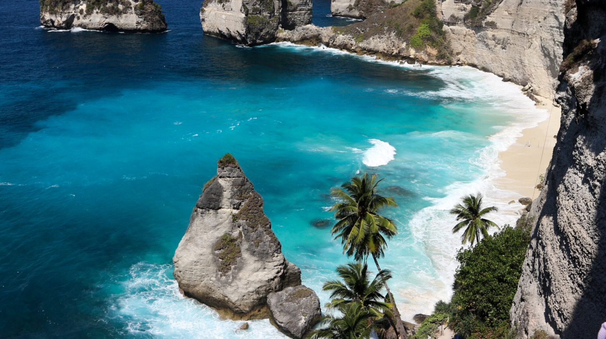 https://potujem.com/wp-content/uploads/2026/03/cropped-1Visiting-Diamond-Beach-in-Nusa-Penida-indonesia-while-you-stay-home-1.jpg